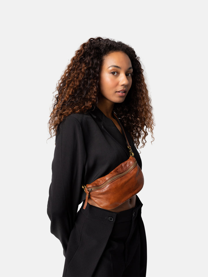 RE:DESIGNED EST 2003 Gisela Bumbag Walnut/Brass