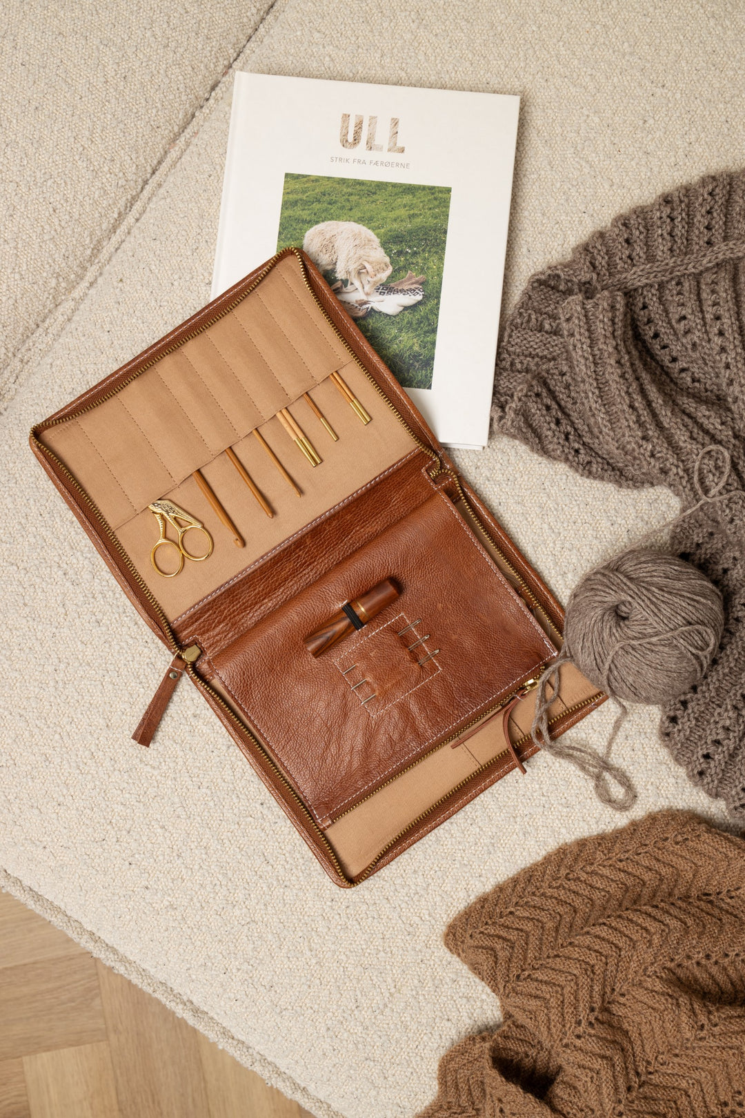 PROJECT Project 8 Needle Case Walnut/Gold