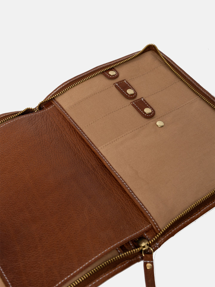 PROJECT Project 8 Needle Case Walnut/Gold